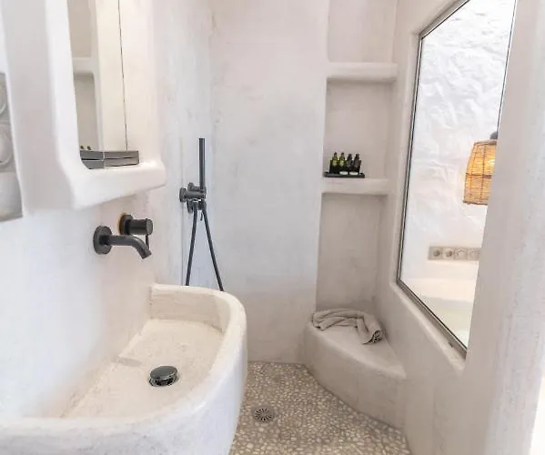 Nikos And Aparthotel